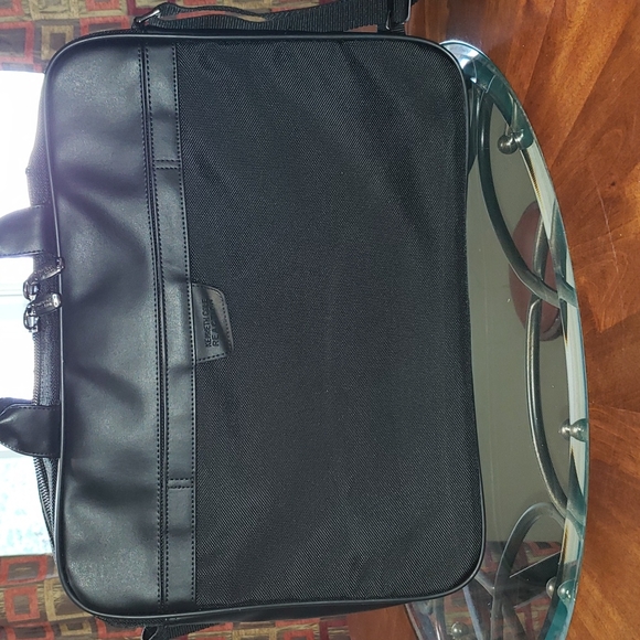 FF Kenneth Cole Reaction R-Tech 17” Laptop Carry-0n Business Office Travel Bag - Picture 3 of 10